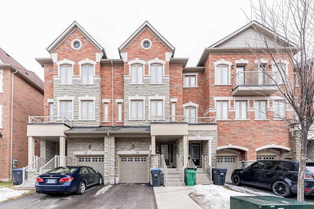 39 Sprucewood Rd, House attached with 3 bedrooms, 4 bathrooms and 3 parking in Brampton ON | Image 1