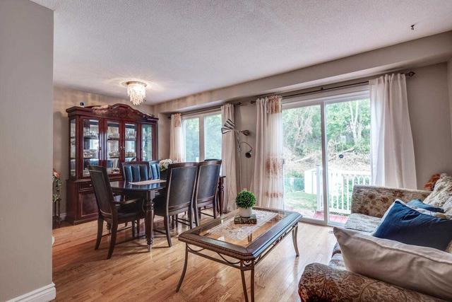 651 Grandview Dr, House attached with 3 bedrooms, 2 bathrooms and 3 parking in Oshawa ON | Image 2