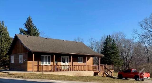 16 Brock Street, House detached with 2 bedrooms, 1 bathrooms and 6 parking in Rideau Lakes ON | Image 1