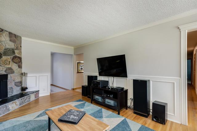 4720 26 Avenue Sw, House detached with 4 bedrooms, 2 bathrooms and 5 parking in Calgary AB | Image 4
