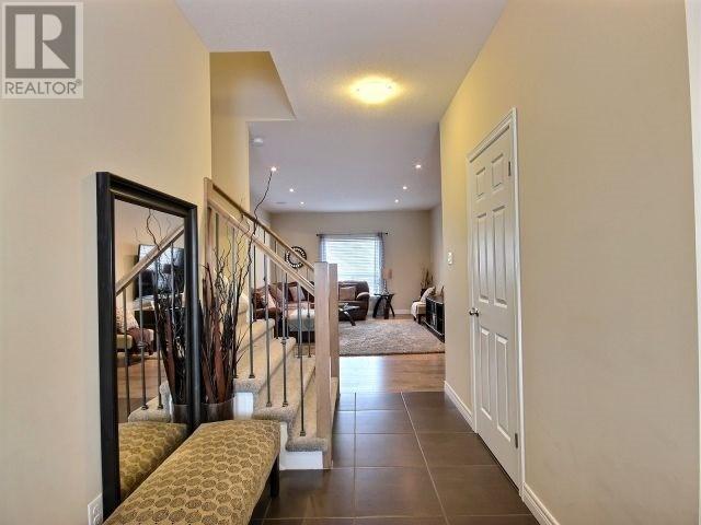 852 Kettleridge St, House detached with 3 bedrooms, 3 bathrooms and 2 parking in London ON | Image 2
