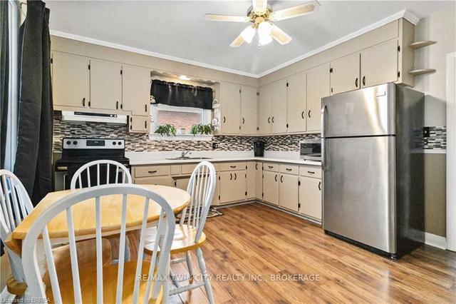 37 High St, House detached with 3 bedrooms, 2 bathrooms and 5 parking in Brantford ON | Image 3