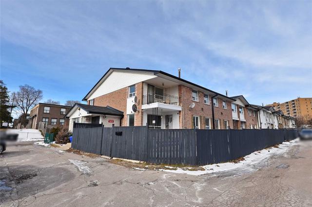 2 - 61 Ardglen Dr, Townhouse with 3 bedrooms, 2 bathrooms and 2 parking in Brampton ON | Image 12
