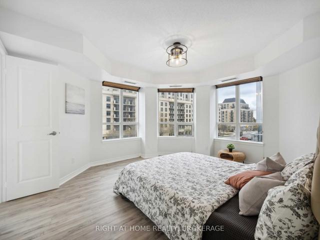 422 - 27 Rean Dr, Condo with 1 bedrooms, 2 bathrooms and 2 parking in Toronto ON | Image 3