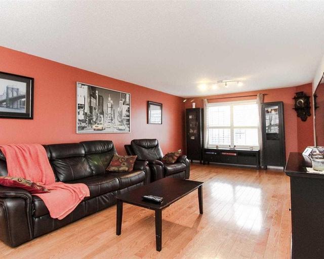 42 Dunnett Dr, House detached with 3 bedrooms, 4 bathrooms and 2 parking in Barrie ON | Image 5
