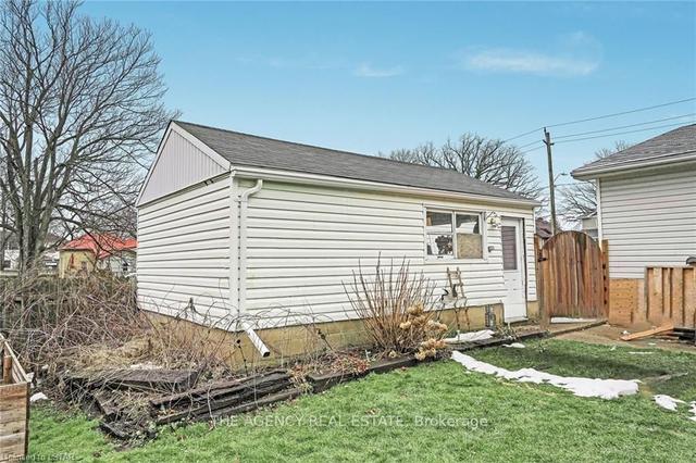 590 Simcoe St, House detached with 3 bedrooms, 2 bathrooms and 4 parking in Warwick ON | Image 29