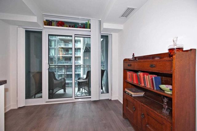 1235 - 525 Adelaide St W, Condo with 1 bedrooms, 1 bathrooms and 1 parking in Toronto ON | Image 7