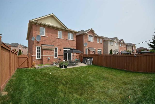 70 Tobermory Cres, House detached with 3 bedrooms, 4 bathrooms and 3 parking in Brampton ON | Image 4