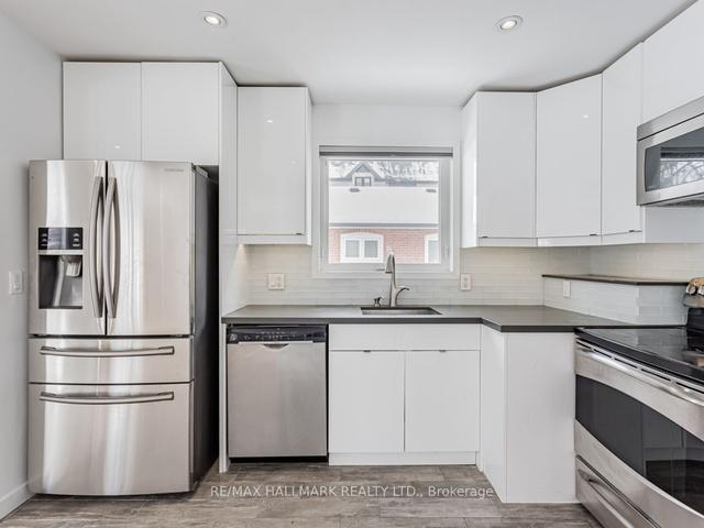 131 Searle Ave, House detached with 3 bedrooms, 3 bathrooms and 5 parking in Toronto ON | Image 4