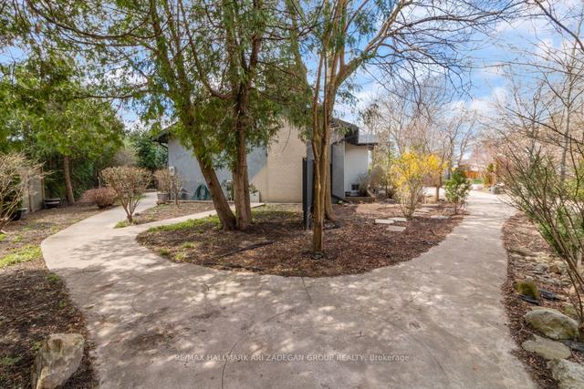 21 Yewfield Cres, House detached with 3 bedrooms, 3 bathrooms and 5 parking in Toronto ON | Image 20