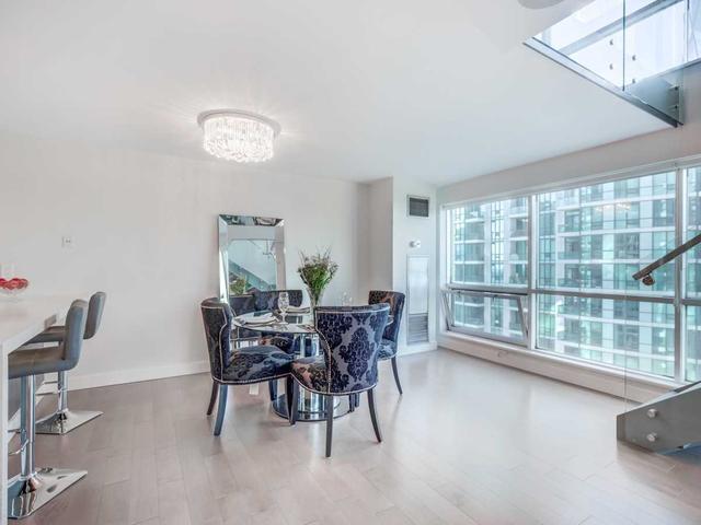 2605 - 10 Yonge St, Condo with 1 bedrooms, 2 bathrooms and 1 parking in Toronto ON | Image 2