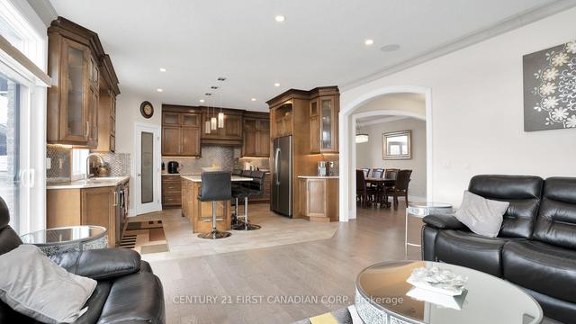 2935 Glanworth Dr, House detached with 3 bedrooms, 3 bathrooms and 8 parking in London ON | Image 14