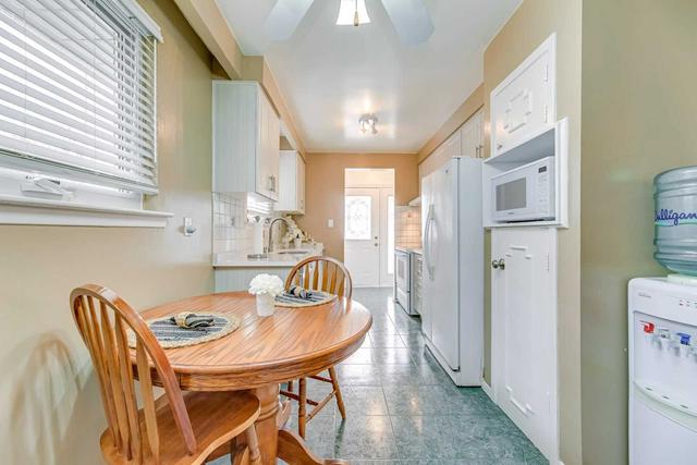 2205 Stir Cres, House semidetached with 3 bedrooms, 2 bathrooms and 2 parking in Mississauga ON | Image 2