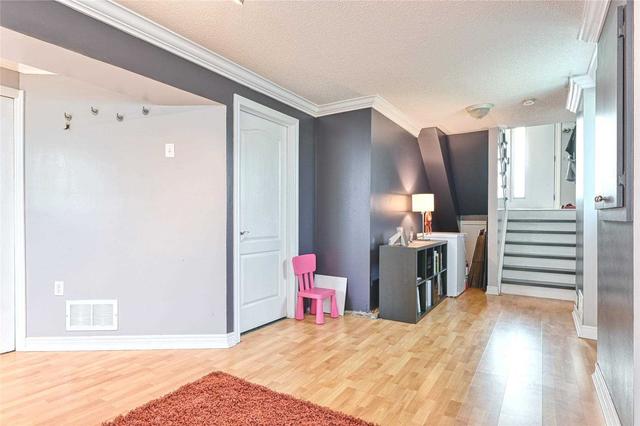 85 Ozner Crt, House attached with 3 bedrooms, 3 bathrooms and 4 parking in Brampton ON | Image 9