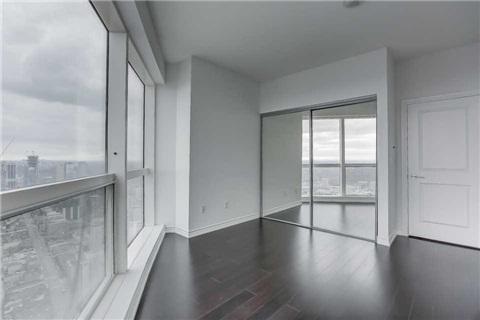 5616 - 386 Yonge St, Condo with 3 bedrooms, 2 bathrooms and 1 parking in Toronto ON | Image 10