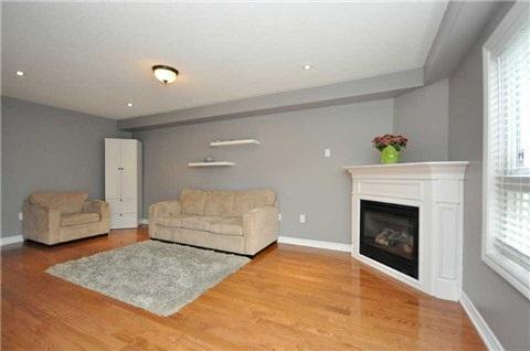 119 Lunney Cres, House detached with 3 bedrooms, 4 bathrooms and 2 parking in Clarington ON | Image 2