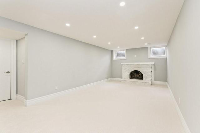 687 Demaris Crt, House detached with 4 bedrooms, 3 bathrooms and 4 parking in Burlington ON | Image 16