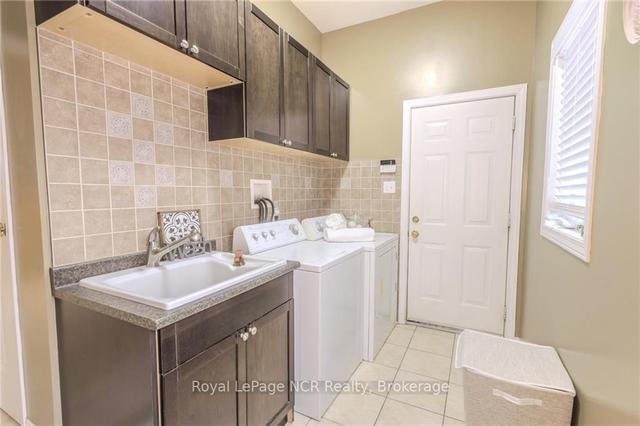 178 Doon Mills Dr, House detached with 4 bedrooms, 3 bathrooms and 4 parking in Kitchener ON | Image 4