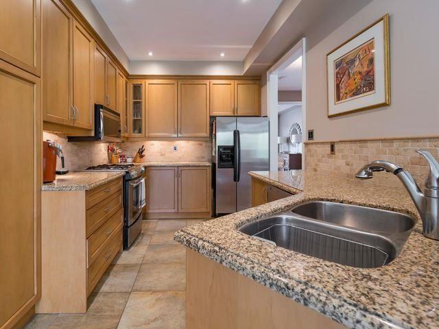 Th 4 - 581 Scarlett Rd, Townhouse with 3 bedrooms, 4 bathrooms and 2 parking in Toronto ON | Image 5