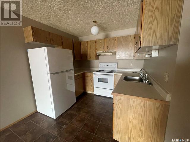 404 Cedar Meadow Drive, House attached with 2 bedrooms, 1 bathrooms and null parking in Regina SK | Image 4