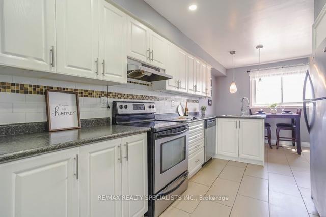 51 Franklin Crt, Townhouse with 3 bedrooms, 2 bathrooms and 2 parking in Brampton ON | Image 22