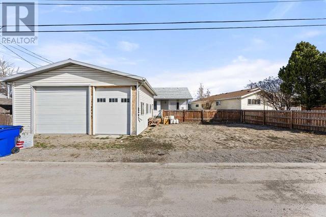 4521 Shannon Drive, House detached with 2 bedrooms, 1 bathrooms and 6 parking in Olds AB | Image 30