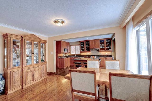 81 Decarie Circ, House detached with 3 bedrooms, 3 bathrooms and 6 parking in Toronto ON | Image 3