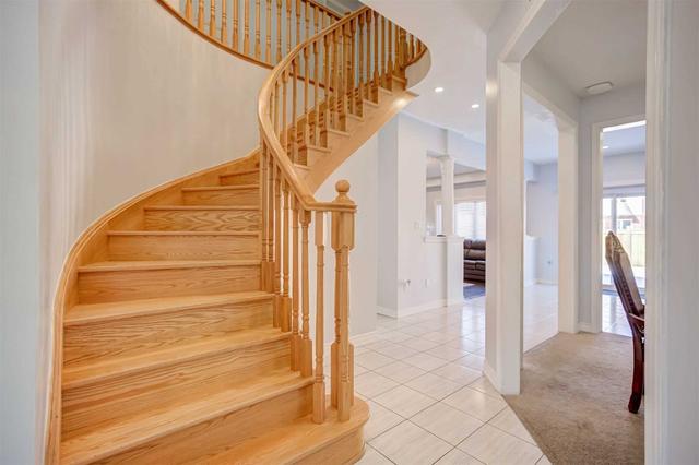 18 Henry Smith Ave, House detached with 4 bedrooms, 4 bathrooms and 4 parking in Clarington ON | Image 8