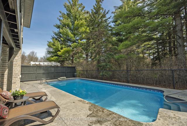 2336 Springridge Dr, House detached with 2 bedrooms, 3 bathrooms and 6 parking in London ON | Image 24