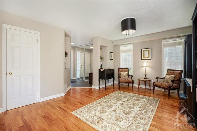 201 Yoho Drive, House detached with 4 bedrooms, 4 bathrooms and 4 parking in Ottawa ON | Image 3