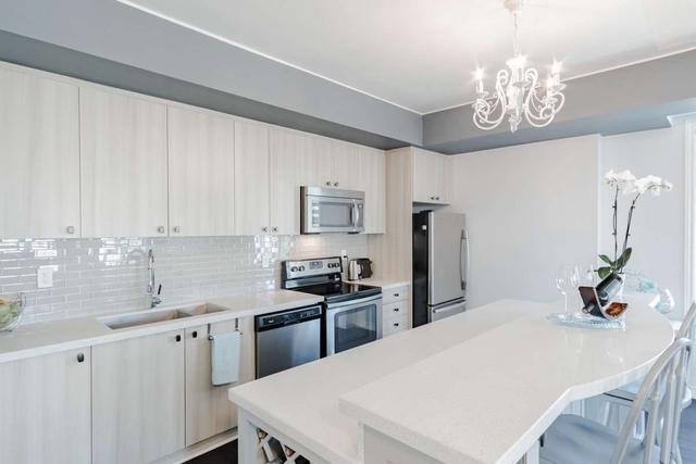 th27 - 120 Twenty Fourth St, Townhouse with 3 bedrooms, 3 bathrooms and 1 parking in Toronto ON | Image 4