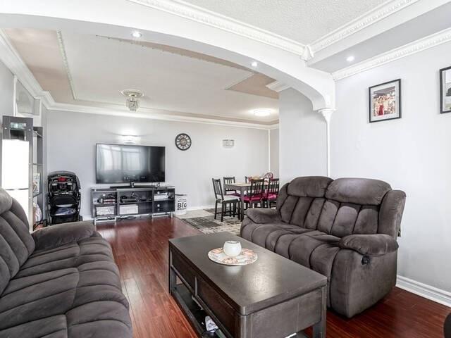 2103 - 18 Knightsbridge Rd, Condo with 2 bedrooms, 1 bathrooms and 1 parking in Brampton ON | Image 2