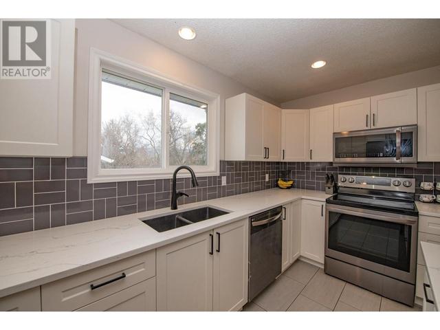 3054 Dunsmuir Road, House detached with 4 bedrooms, 2 bathrooms and 2 parking in Vernon BC | Image 7