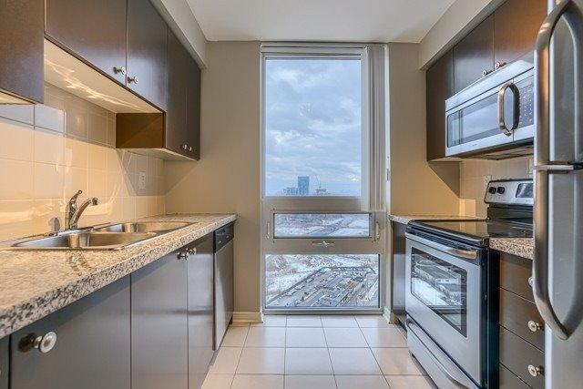 Lph 7 - 3 Michael Power Pl, Condo with 2 bedrooms, 2 bathrooms and 1 parking in Toronto ON | Image 7