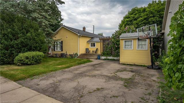 150 Catharine Avenue, House detached with 2 bedrooms, 1 bathrooms and 1 parking in Brantford ON | Image 14