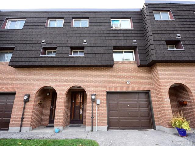 30 Darras Crt, Townhouse with 4 bedrooms, 2 bathrooms and 1 parking in Brampton ON | Image 1