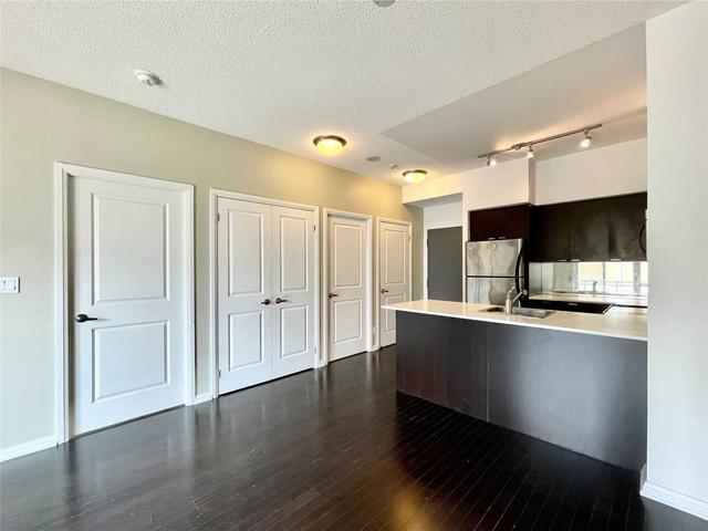 621 - 35 Hayden St, Condo with 1 bedrooms, 1 bathrooms and 1 parking in Toronto ON | Image 2