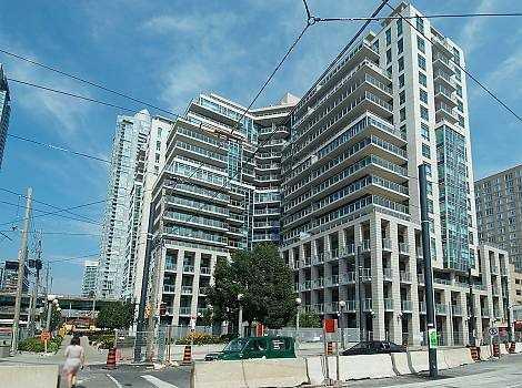 lph5 - 410 Queens Quay Way W, Condo with 2 bedrooms, 2 bathrooms and 1 parking in Toronto ON | Image 1