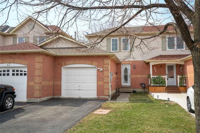 45 Saddlecreek Crt, House attached with 3 bedrooms, 2 bathrooms and 3 parking in Brampton ON | Image 1