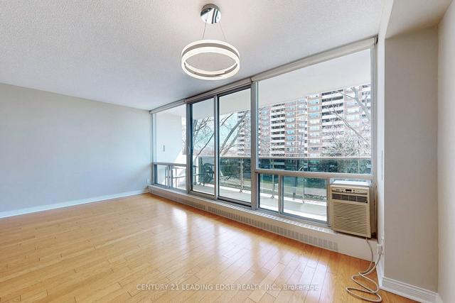 410 - 30 Sunrise Ave, Condo with 3 bedrooms, 2 bathrooms and 1 parking in Toronto ON | Image 6