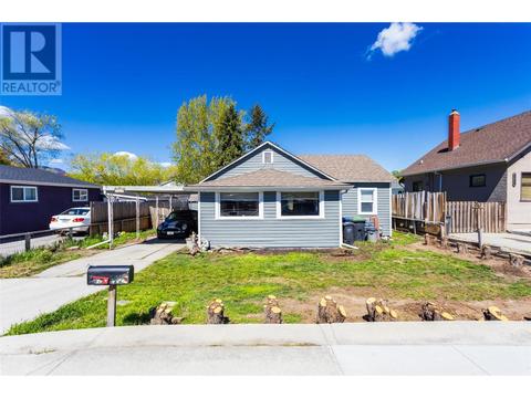 878 Cadder Avenue, House detached with 3 bedrooms, 1 bathrooms and 5 parking in Kelowna BC | Card Image