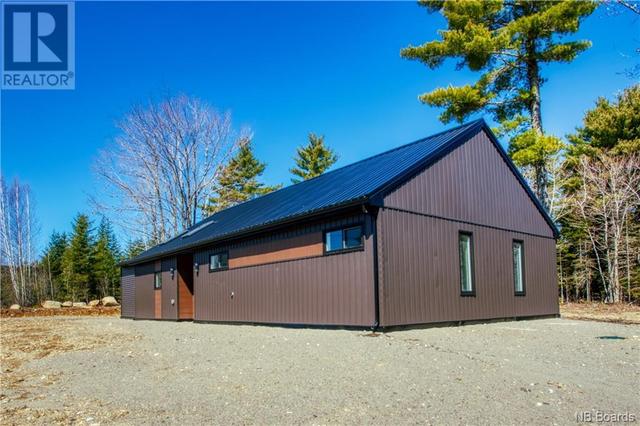 5 Crest Avenue, House detached with 2 bedrooms, 2 bathrooms and null parking in Saint Stephen NB | Image 36