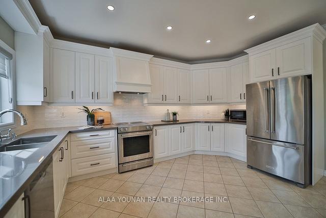 14 Leparc Rd, House detached with 3 bedrooms, 3 bathrooms and 6 parking in Brampton ON | Image 4