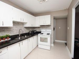 1 - 2645 Yonge St, Condo with 2 bedrooms, 1 bathrooms and 1 parking in Toronto ON | Image 3