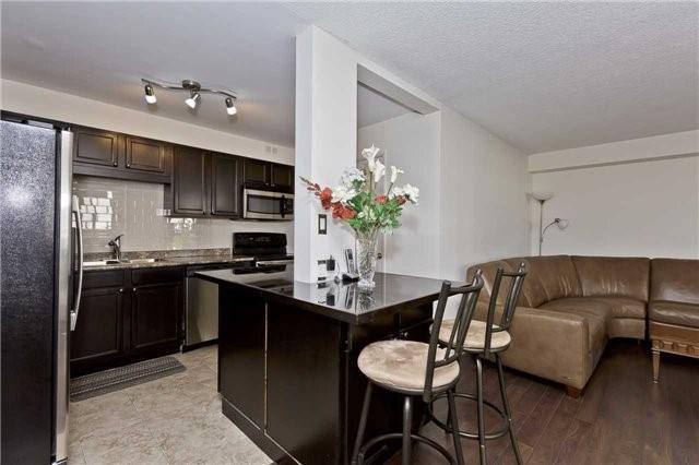 909 - 1300 Mississauga Valley Blvd, Condo with 2 bedrooms, 2 bathrooms and 1 parking in Mississauga ON | Image 3
