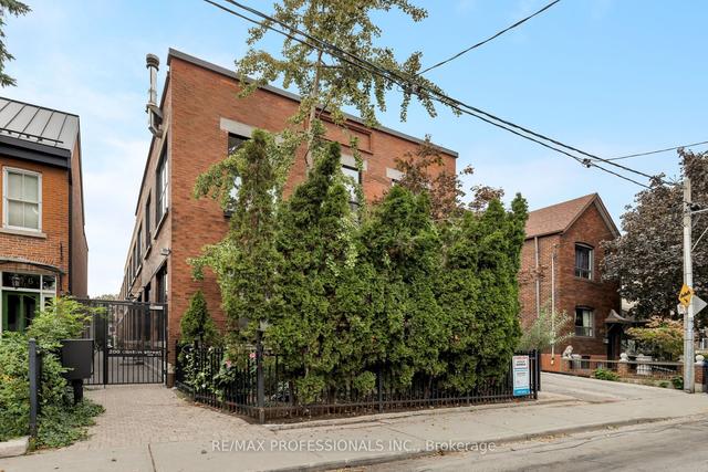 4 - 200 Clinton St, Townhouse with 2 bedrooms, 2 bathrooms and 1 parking in Toronto ON | Image 32