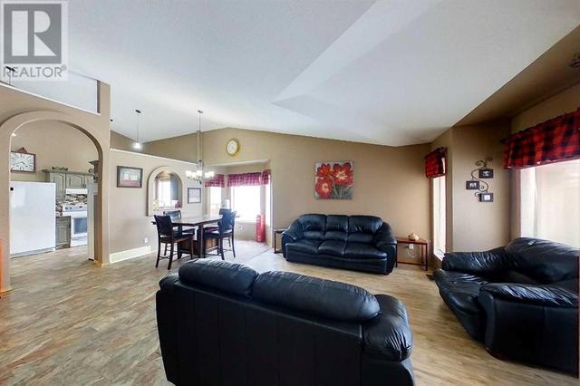 90 Park Drive Drive, House detached with 4 bedrooms, 3 bathrooms and 6 parking in Whitecourt AB | Image 4