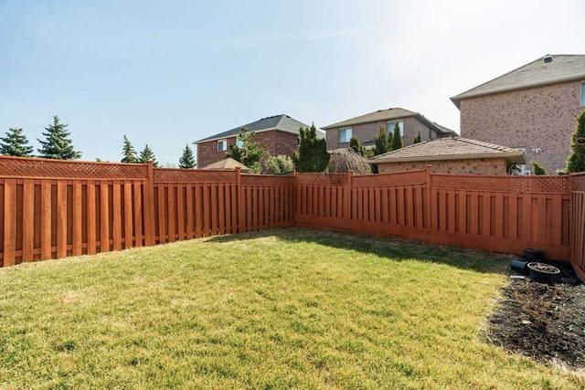 7018 Guildhall Crt, House semidetached with 3 bedrooms, 4 bathrooms and 3 parking in Mississauga ON | Image 11