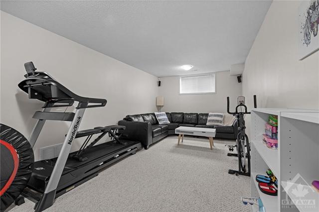 293 Macoun Circle, Townhouse with 3 bedrooms, 3 bathrooms and 3 parking in Ottawa ON | Image 27