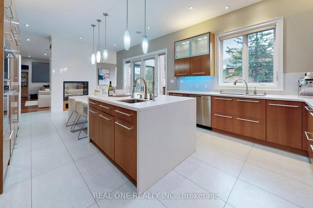73 Aldershot Cres S, House detached with 5 bedrooms, 7 bathrooms and 6 parking in Toronto ON | Image 5